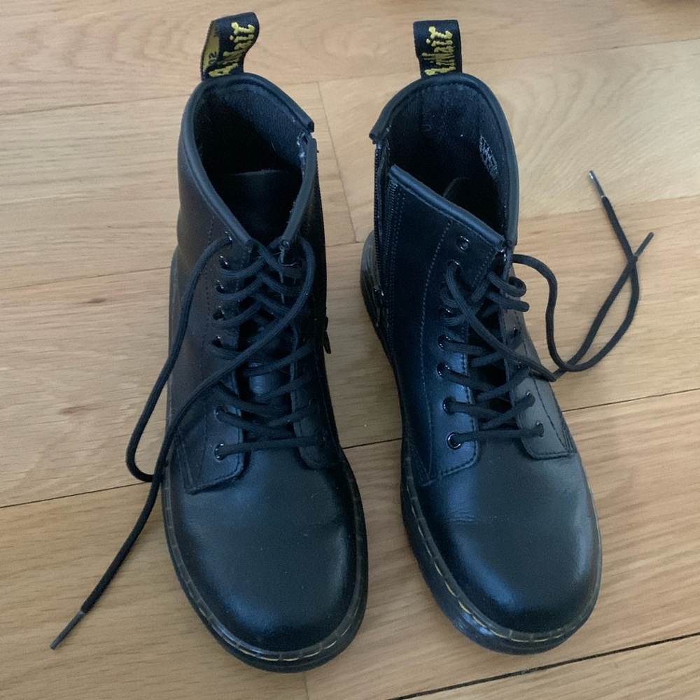 Dr. Martens 1460 boots girls